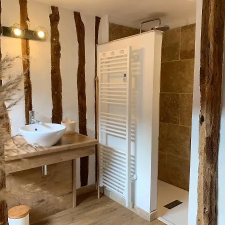 L'ecole Des Demoiselles Bed & Breakfast *