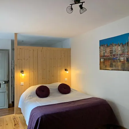 L'ecole Des Demoiselles * Honfleur