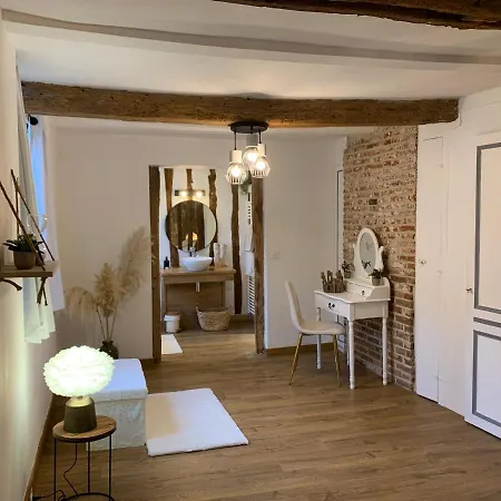 L'ecole Des Demoiselles Bed & Breakfast *