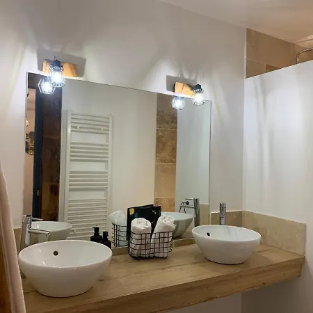 L'ecole Des Demoiselles Bed & Breakfast