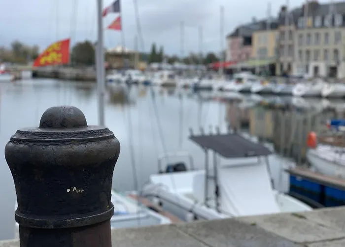 L'ecole Des Demoiselles Honfleur