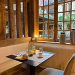 L'ecole Des Demoiselles Bed & Breakfast 4*