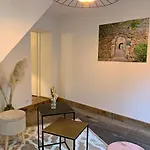 Bed & Breakfast L'ecole Des Demoiselles 4*