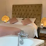 L'ecole Des Demoiselles Bed & Breakfast 4*