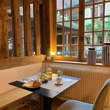L'ecole Des Demoiselles Bed & Breakfast *