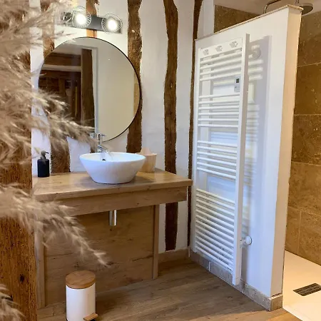 L'ecole Des Demoiselles