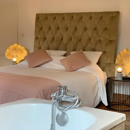 L'ecole Des Demoiselles Bed & Breakfast 3*