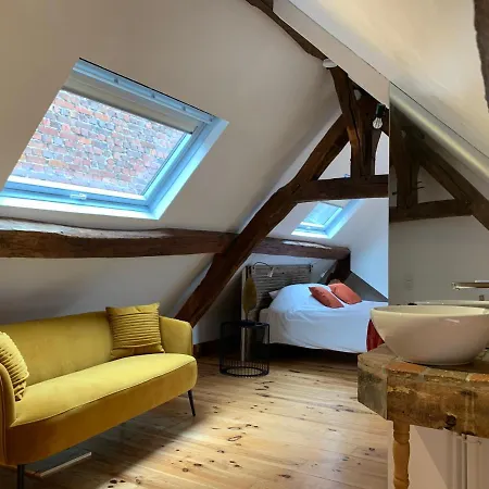 L'ecole Des Demoiselles