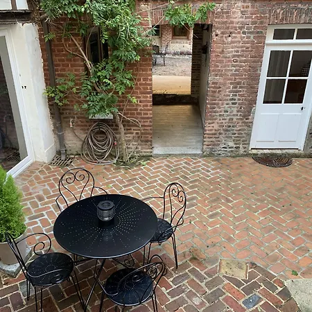 L'ecole Des Demoiselles Frühstückspension Honfleur