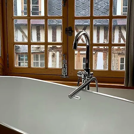 L'ecole Des Demoiselles 4* Honfleur