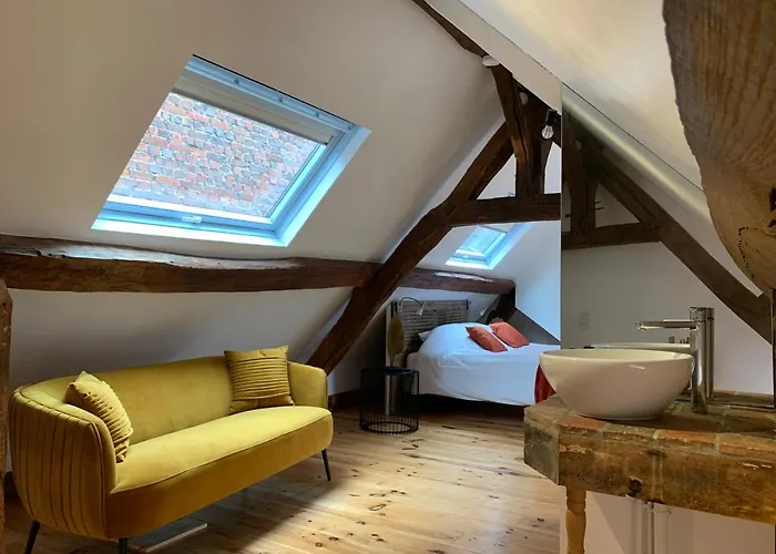 L'ecole Des Demoiselles