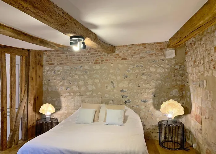 L'ecole Des Demoiselles